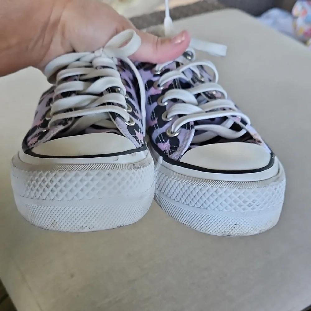 Converse Women's Stylish Leopard Animal Print Sneakers 6 - Picture 6 of 12